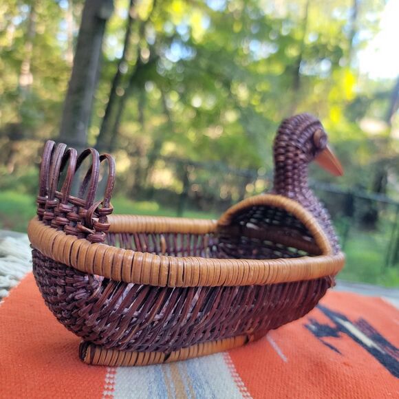 Vintage Wicker Duck Goose w Wood Beak Woven Rattan  Basket Napkin Tray 9" MINT - Picture 14 of 16